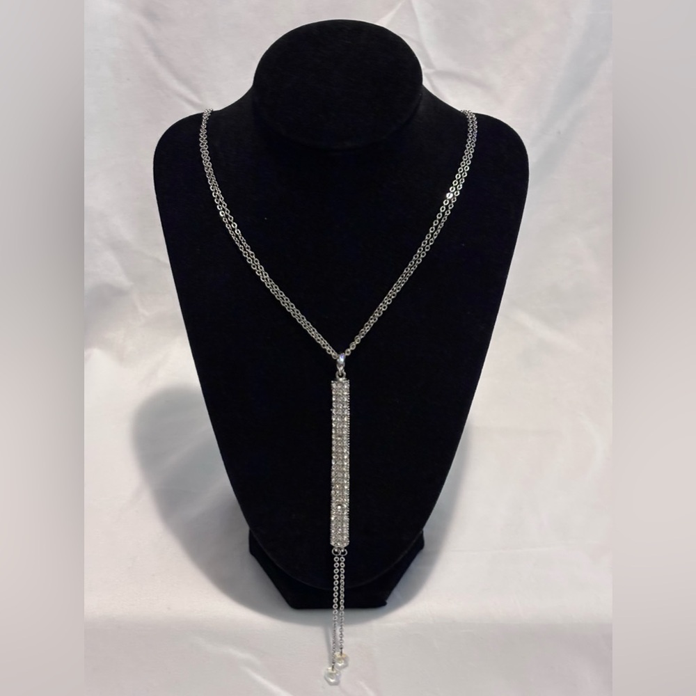 Elegant Silver Necklace with Crystal Accents